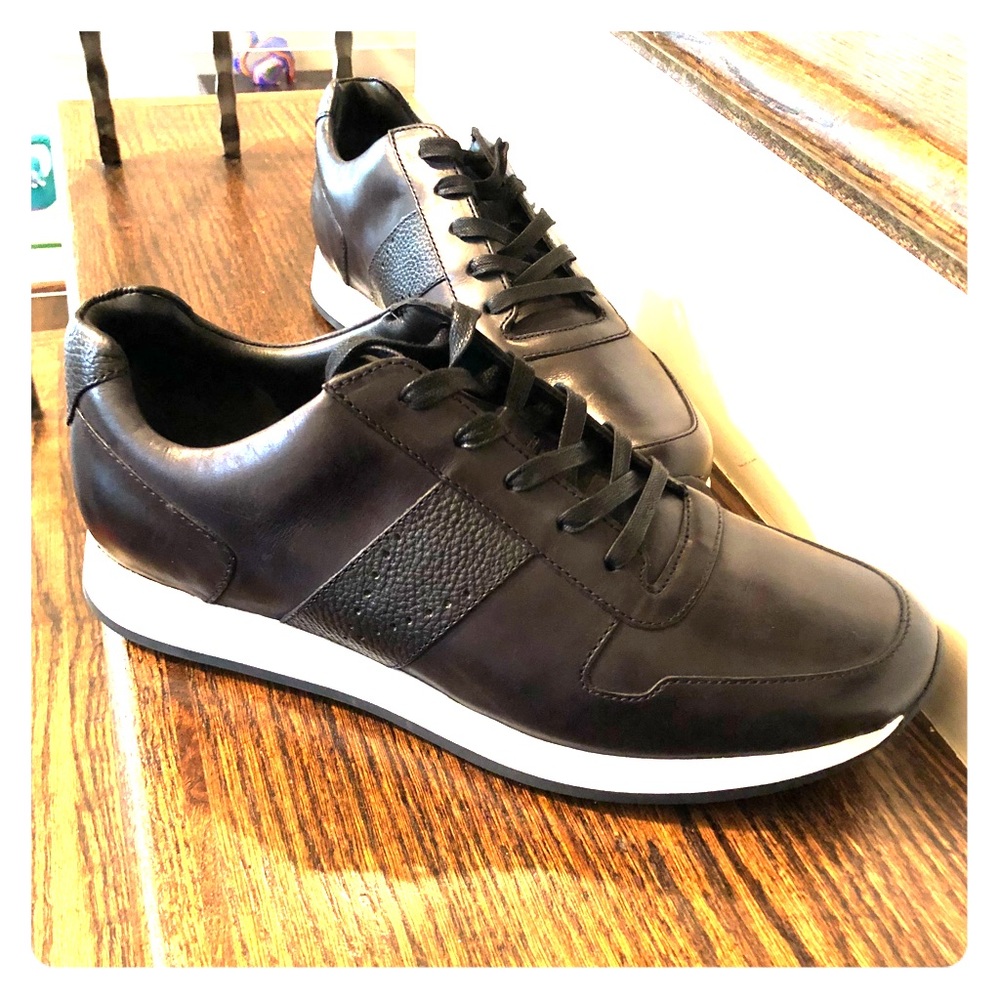 VINCE like new Black Pace Leather Trainer